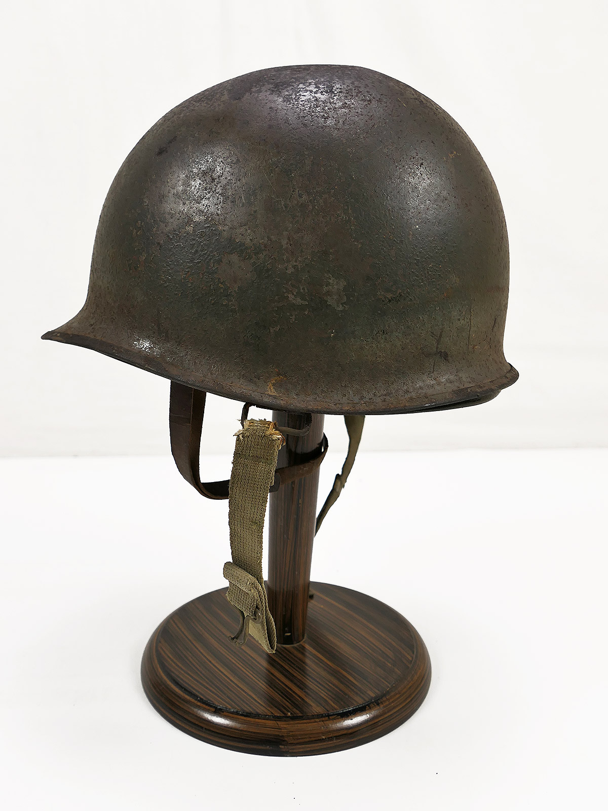 US Army WW2 M1 Front Seam Helmet (Stahlhelm) with liner / chin strap – COLLECTION BATTLE WORN