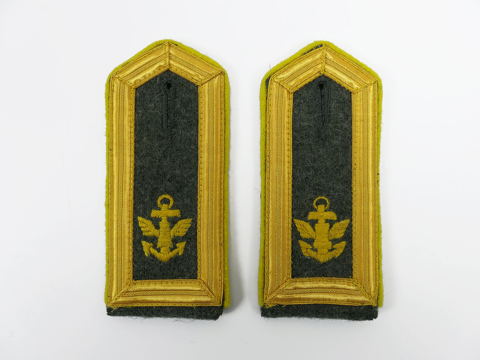 Wehrmacht insignia epaulettes coastal artillery field grey sergeant major
