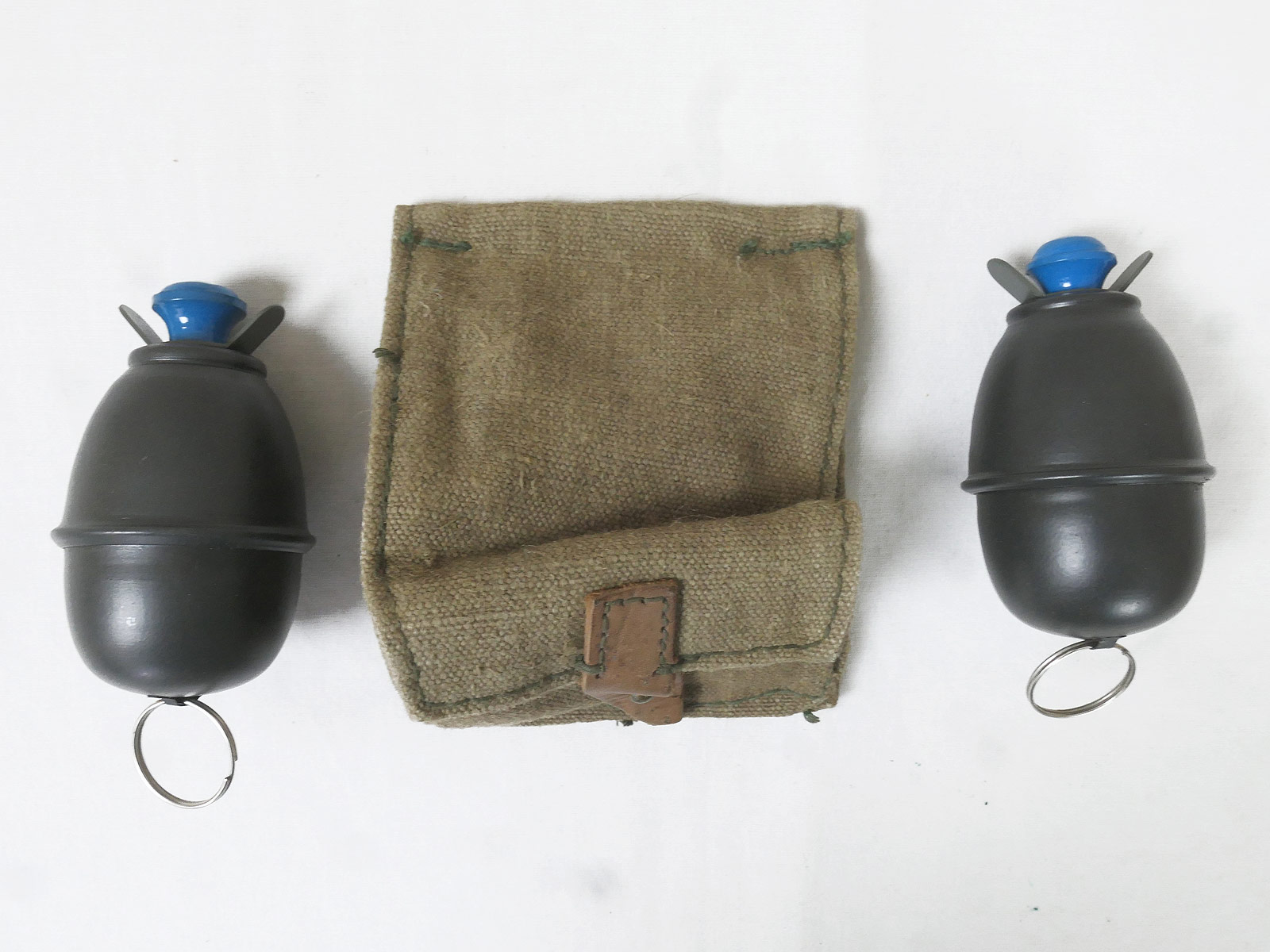 2x egg hand grenade M39 Wehrmacht DEKO 1:1 / fuse imitation unscrewable with booty coupling bag