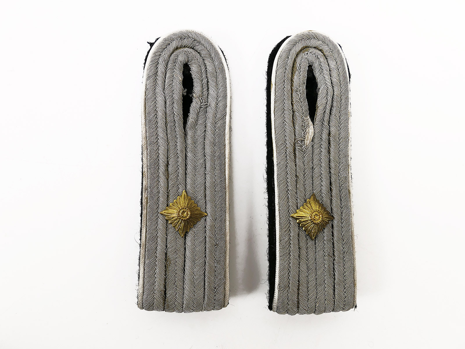 Waffen-SS pair of epaulettes: Obersturmführer infantry insignia, epaulettes with tabs