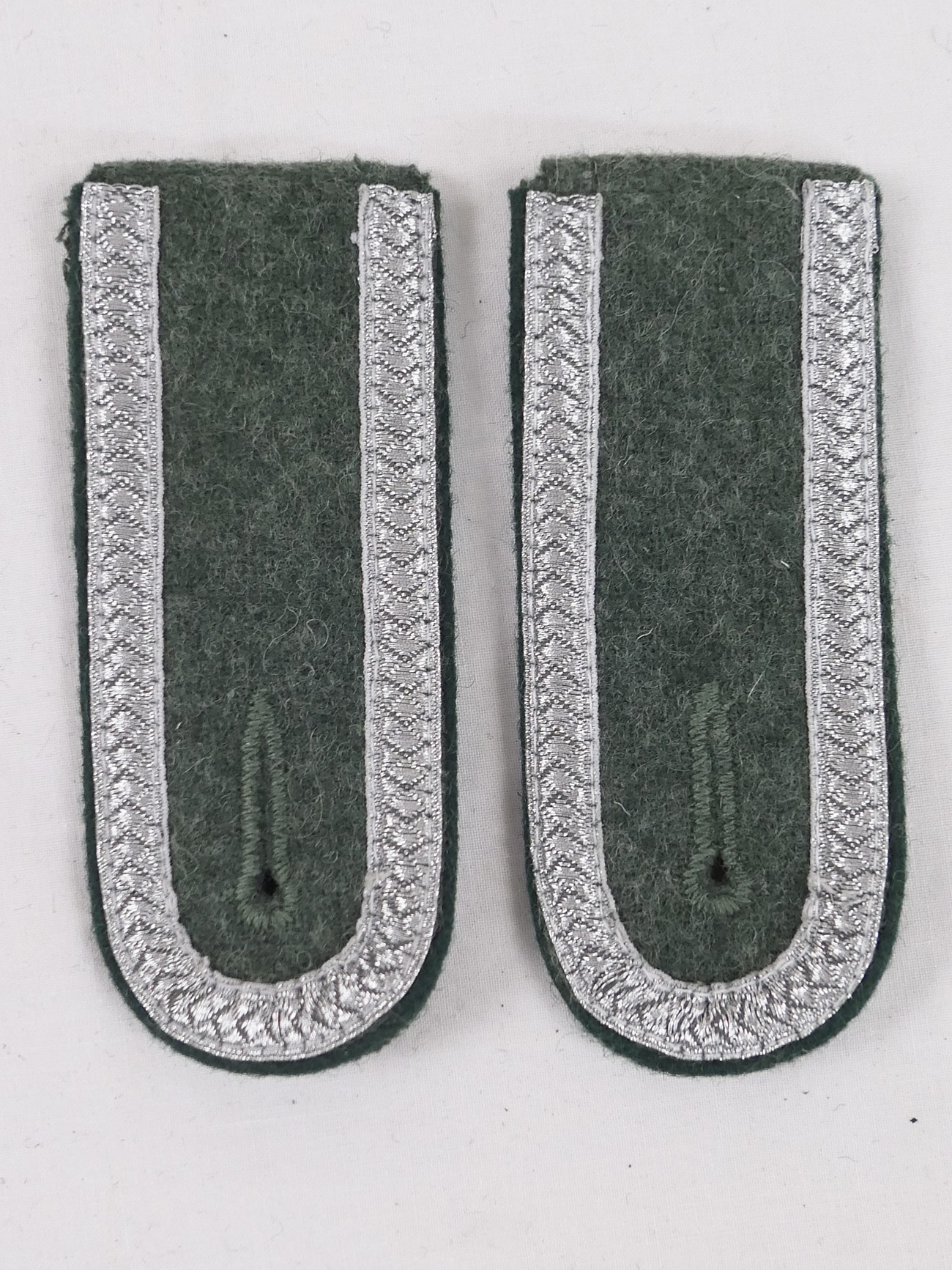 1x pair of Wehrmacht shoulder pieces Grenadier M40 NCO epaulettes Uffz