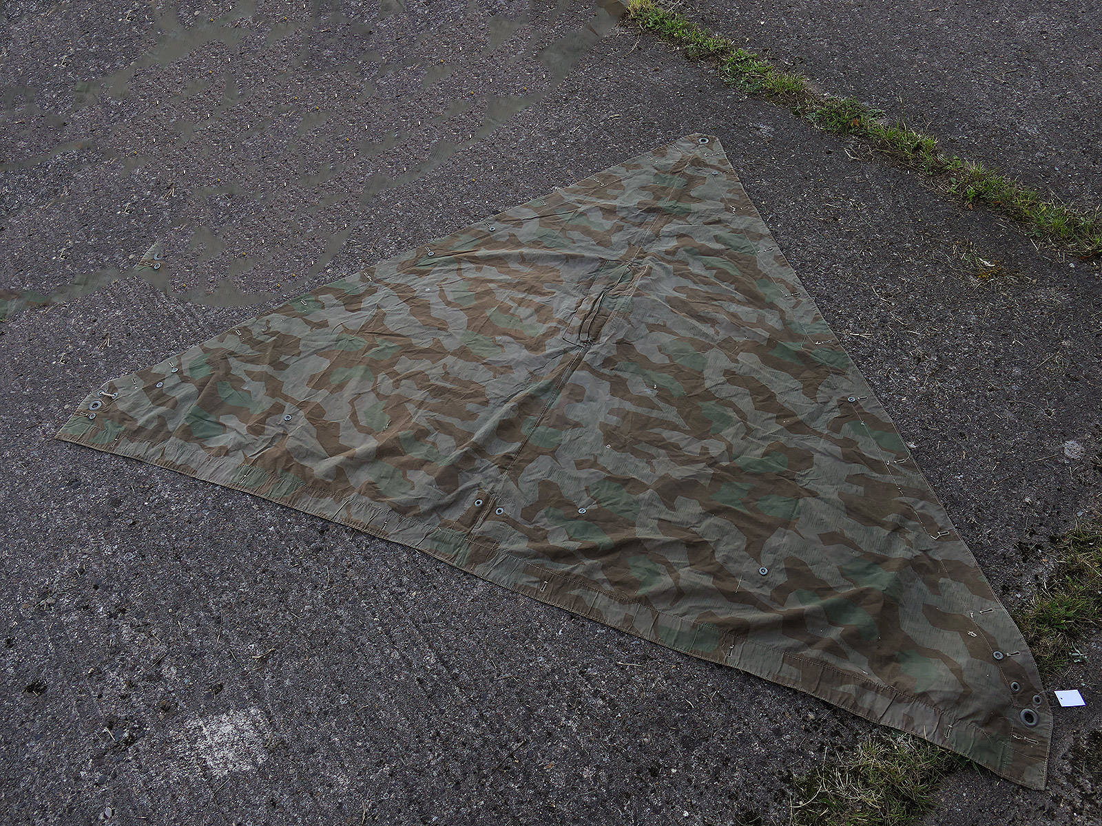 Original Wehrmacht M31 tent canvas, splinter camouflage, camouflage tent fabric, manufacturer’s mark: BATTLE WORN