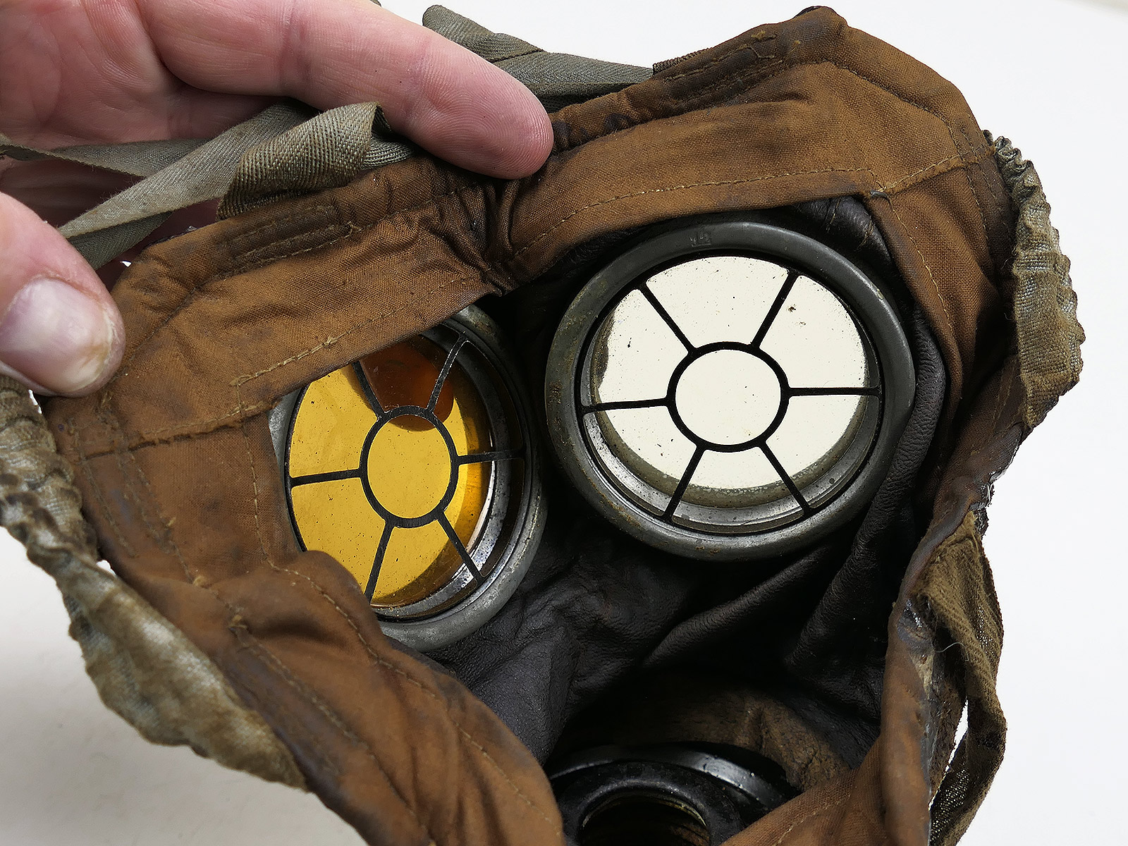 WK1 Original Leather Gas Mask M17 + Filter in Original Carry Case – COLLECTION BATTLE WORN