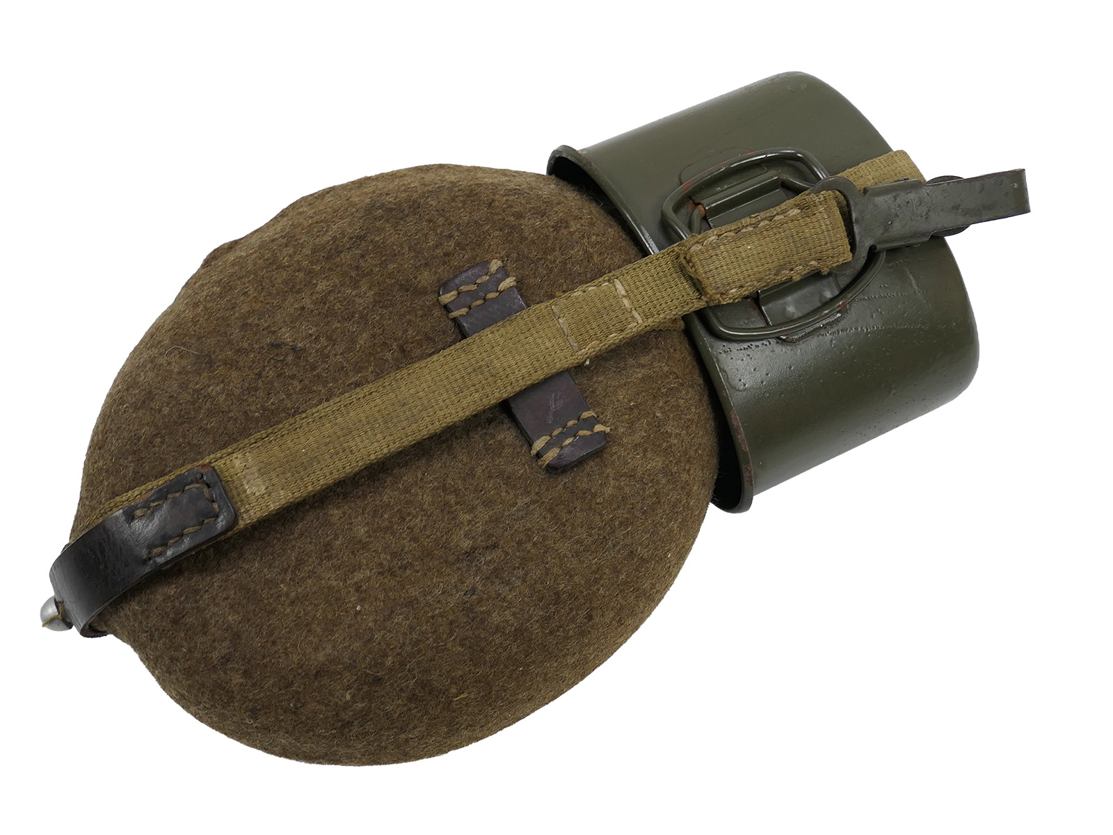 Wehrmacht MN42 canteen with steel cup – TOP COLLECTION, BATTLE-WORN