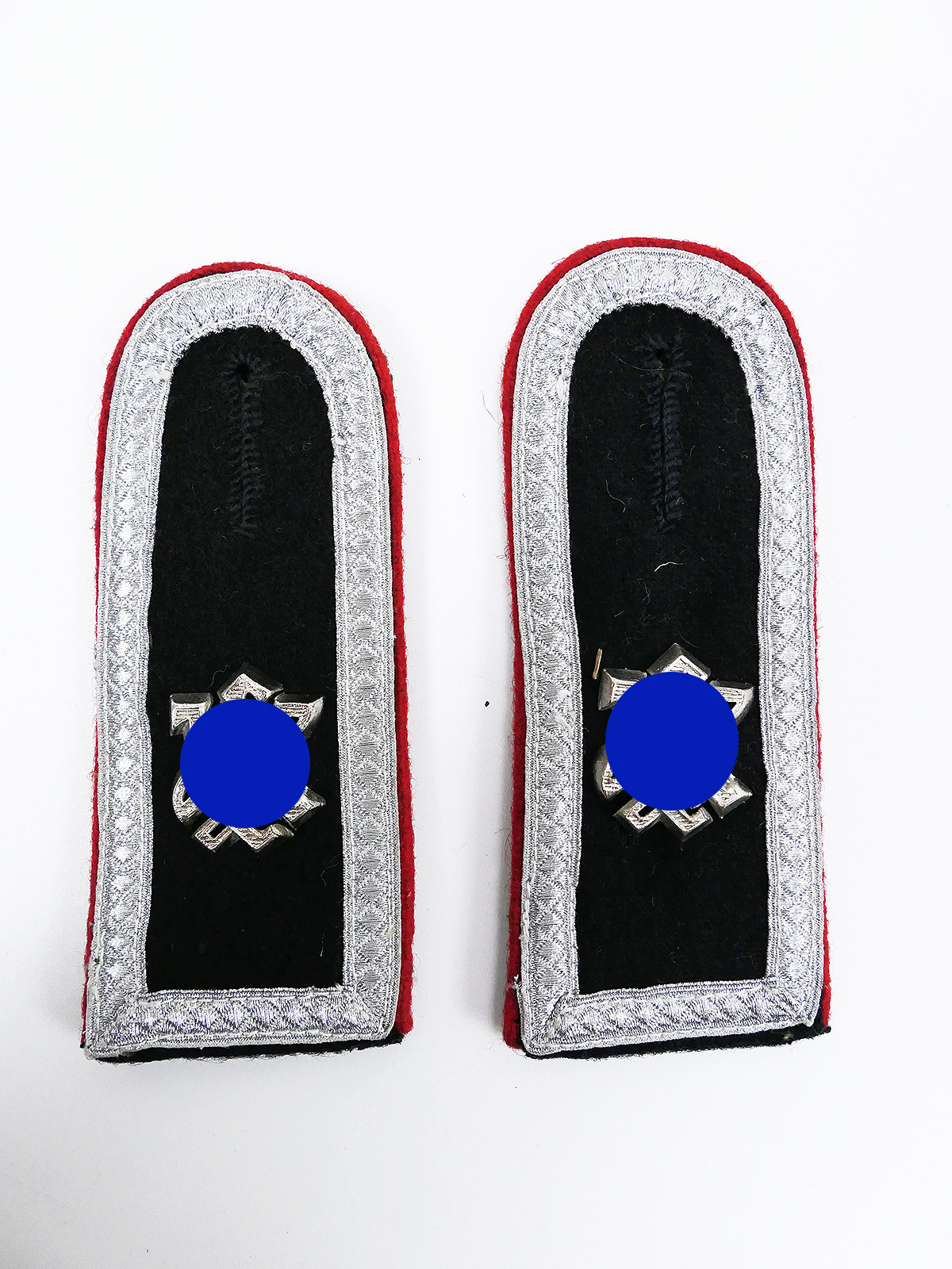 LAH Leibstandarte pair of epaulettes assault gun / artillery field blouse sergeant