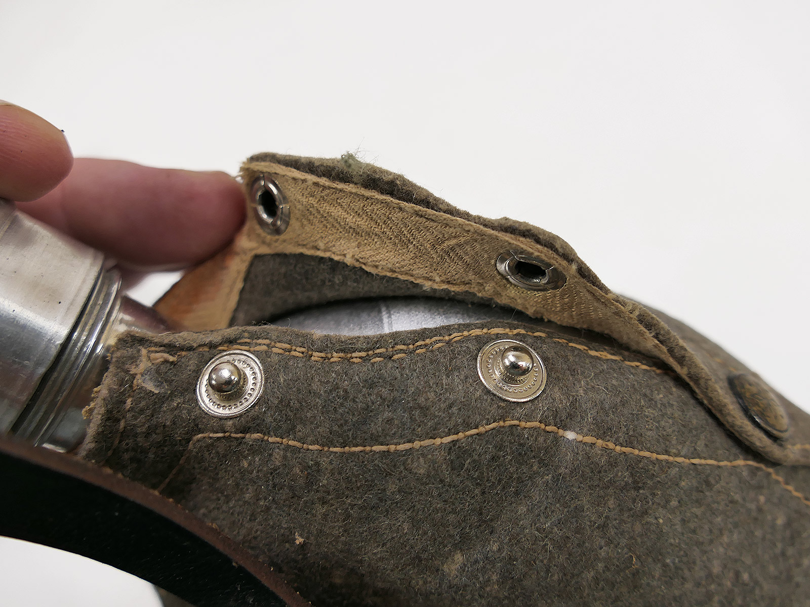 Wehrmacht canteen with aluminium cup – COLLECTION BATTLE WORN