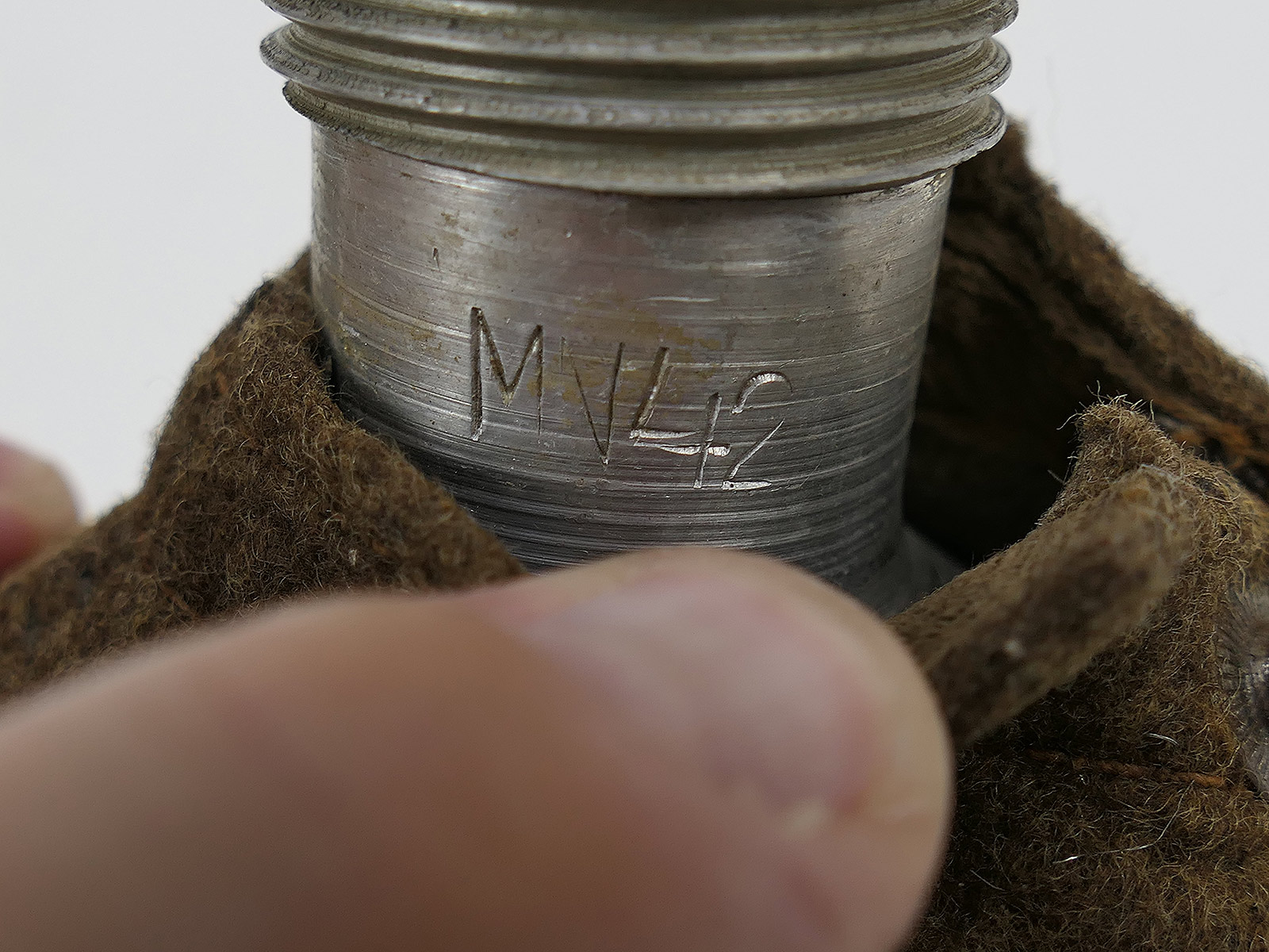Wehrmacht MN42 canteen with steel cup – TOP COLLECTION, BATTLE-WORN