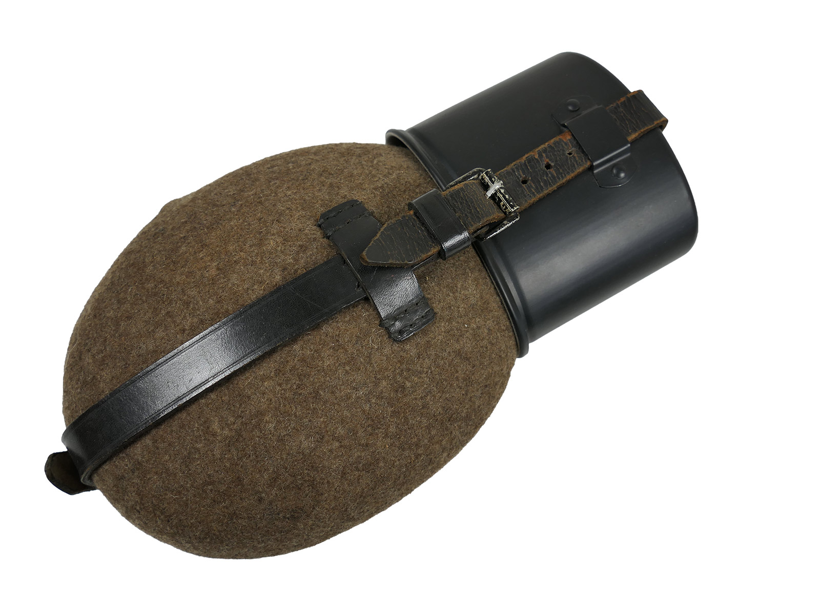 Wehrmacht SKN39 canteen with aluminium cup – COLLECTION BATTLE WORN