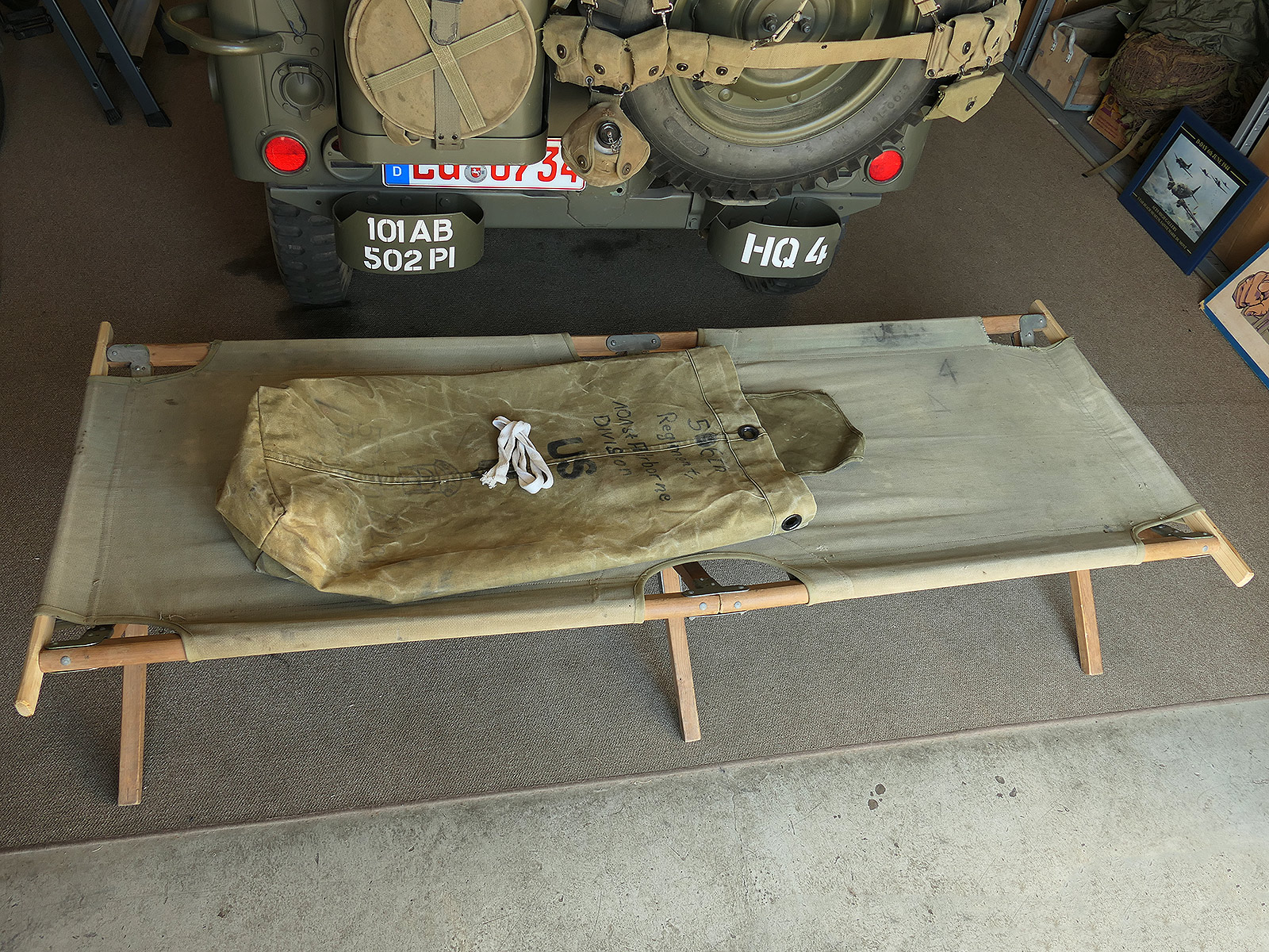 Camp bed / wooden folding bed, similar to those used in US WW2 re-enactments / camping, complete with carry bag