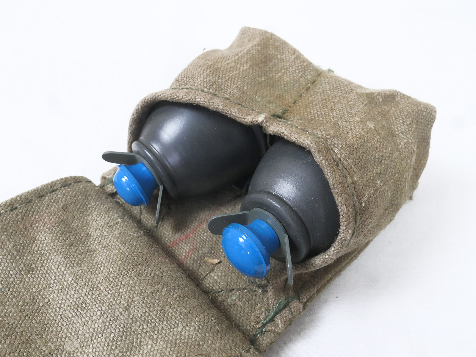 2x egg hand grenade M39 Wehrmacht DEKO 1:1 / fuse imitation unscrewable with booty coupling bag