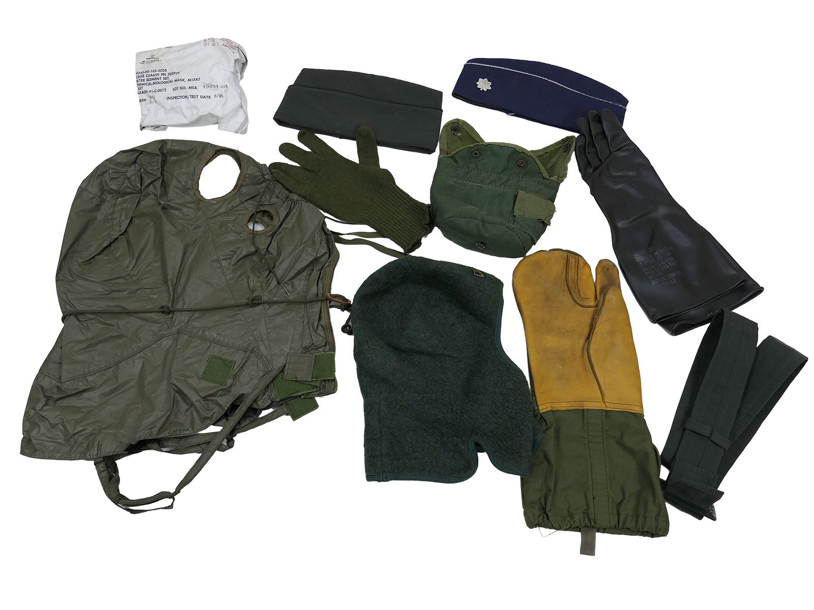Flea market box, 15kg: Miliaria military assortment – US Army bags, spare parts, clothing, equipment, caps – VIEW