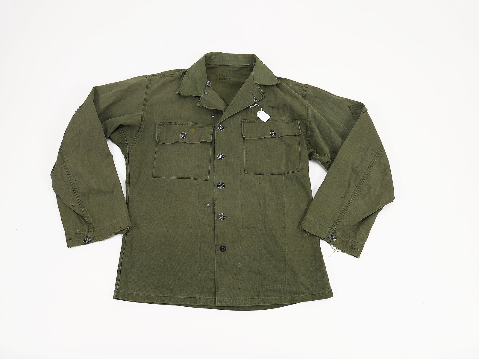 Single piece Original US ARMY WW2 HBT Herringbone Twill Jacket Small (US 34R) Collection BATTLE WORN