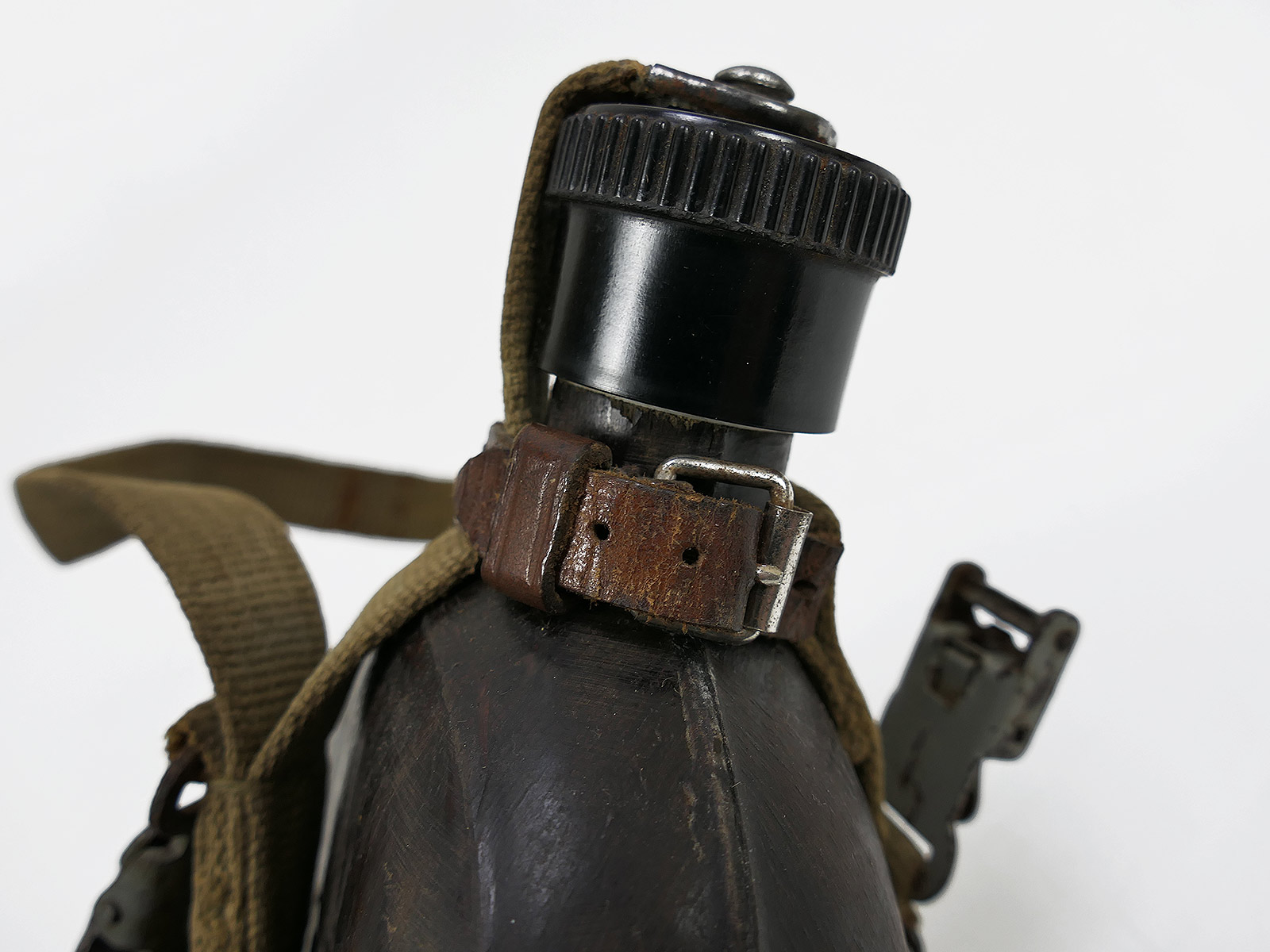 Wehrmacht DAK Afrika Korps coconut-shell field canteen, tropical, H.R.E.42, with cup – COLLECTION, BATTLE-WORN