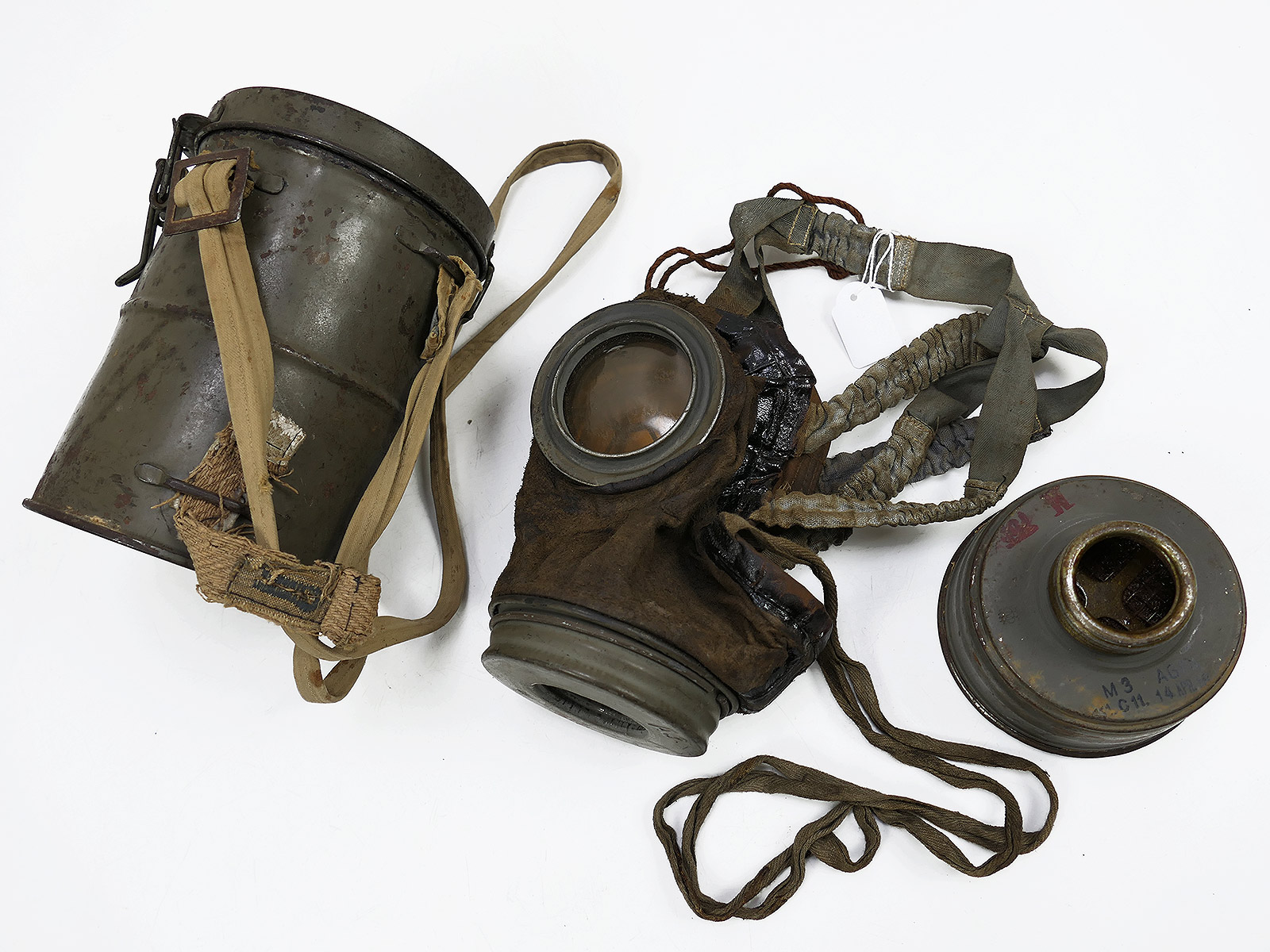 WK1 Original Leather Gas Mask M17 + Filter in Original Carry Case – COLLECTION BATTLE WORN