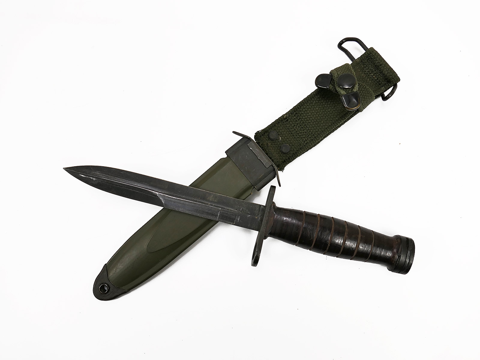 Original US Army WW2 M4 CASE combat knife with sheath M8A1 P.W.H. / Collection BATTLE WORN