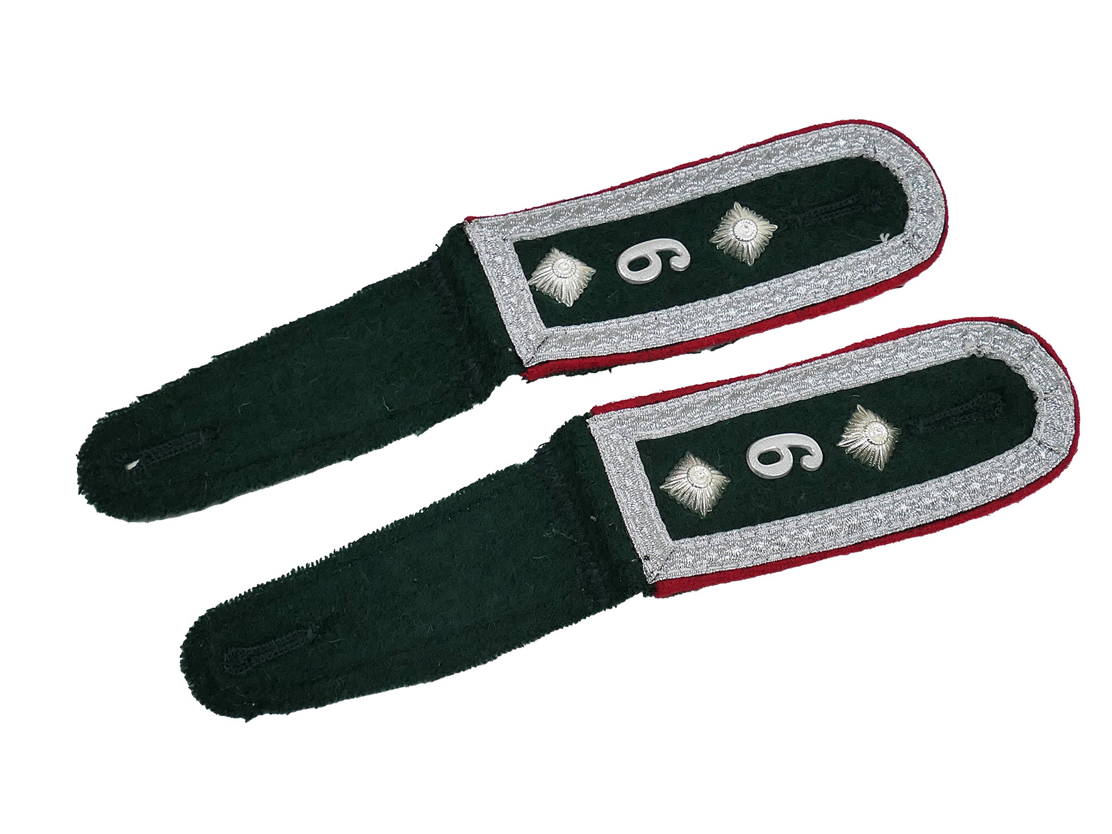 Wehrmacht M36 epaulettes for Senior Sergeant, 6th Artillery Battalion, for the M1936 field tunic