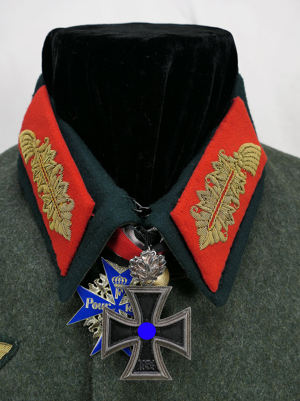 Wehrmacht M36 uniform field tunic, General’s Grade 54, with Knight’s Cross of the Pour le Mérite and the Spain Cross, worn