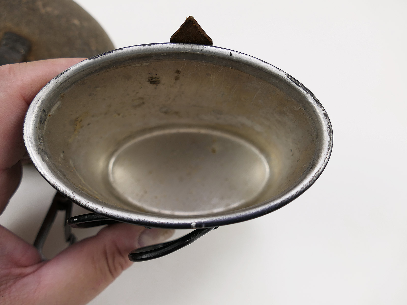 Wehrmacht canteen with aluminium cup – COLLECTION BATTLE WORN