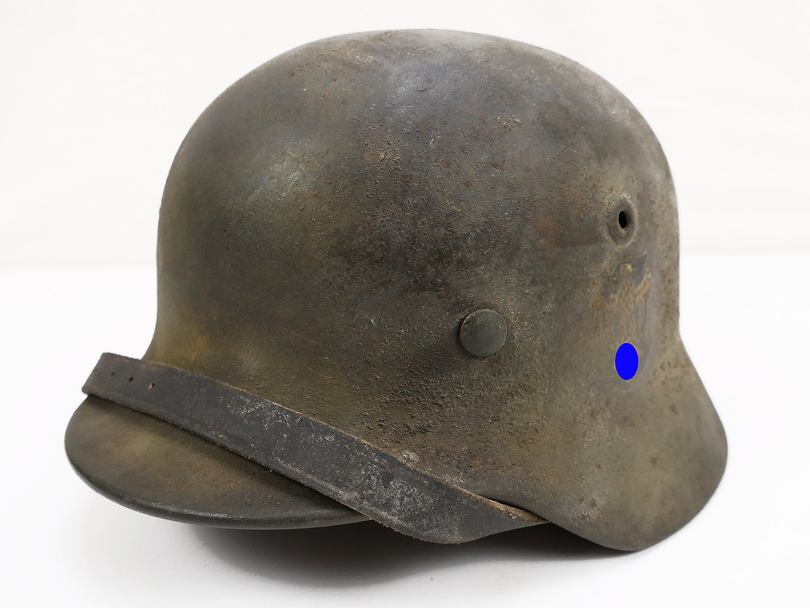 P1737759 Wehrmacht DD steel helmet M40 Q64? with helmet lining size 57 and chin strap