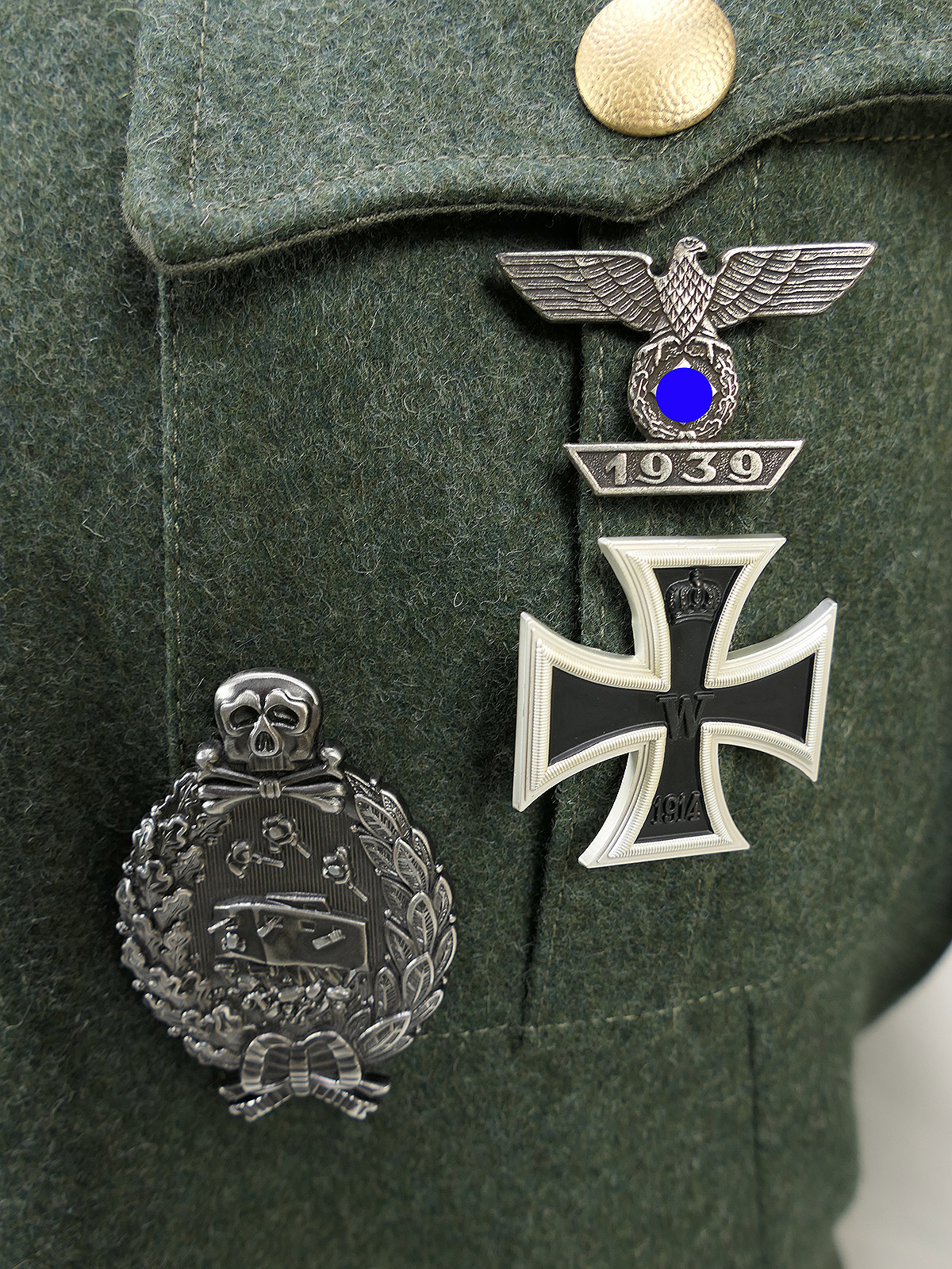 Wehrmacht M36 uniform field tunic, General’s Grade 54, with Knight’s Cross of the Pour le Mérite and the Spain Cross, worn