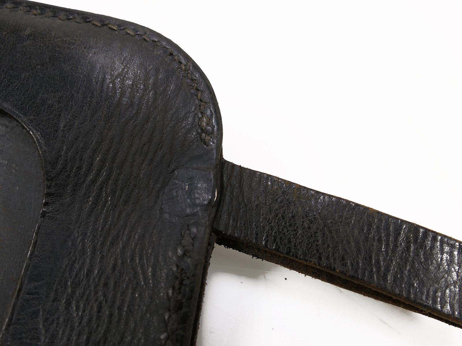 Antique infantry spade with hallmark, in a leather pouch / spade pouch – COLLECTION