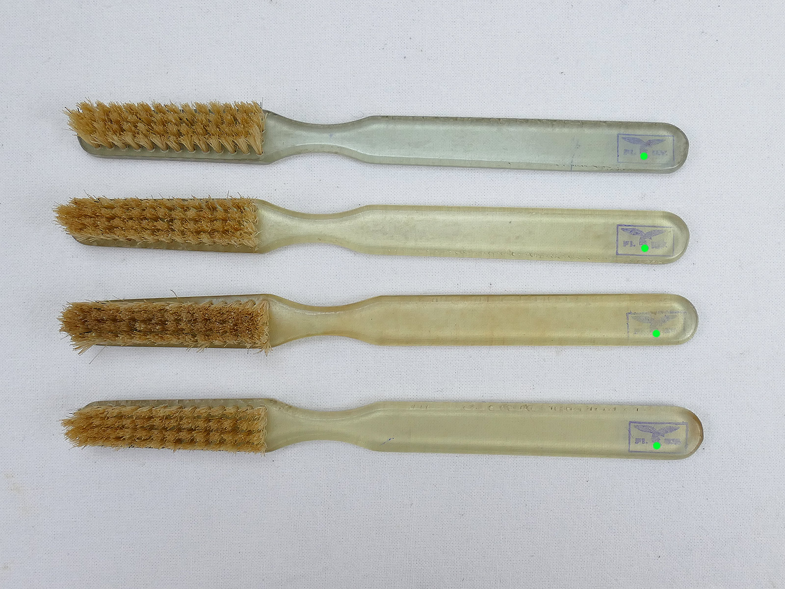 Wehrmacht Luftwaffe 1x toothbrush FL.U.V. "transparent" personal equipment canteen goods