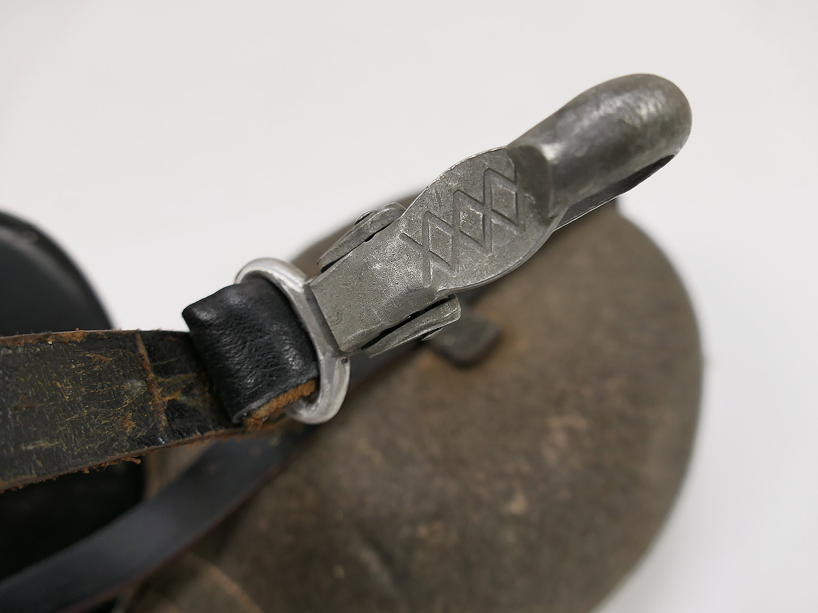 Wehrmacht canteen with aluminium cup – COLLECTION BATTLE WORN