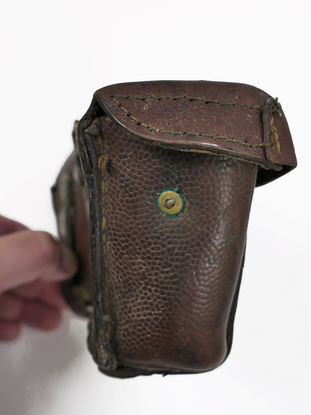 WW1 Original WW1 Cartridge Pouch 1914 – 1 fastening strap missing – COLLECTION BATTLE WORN