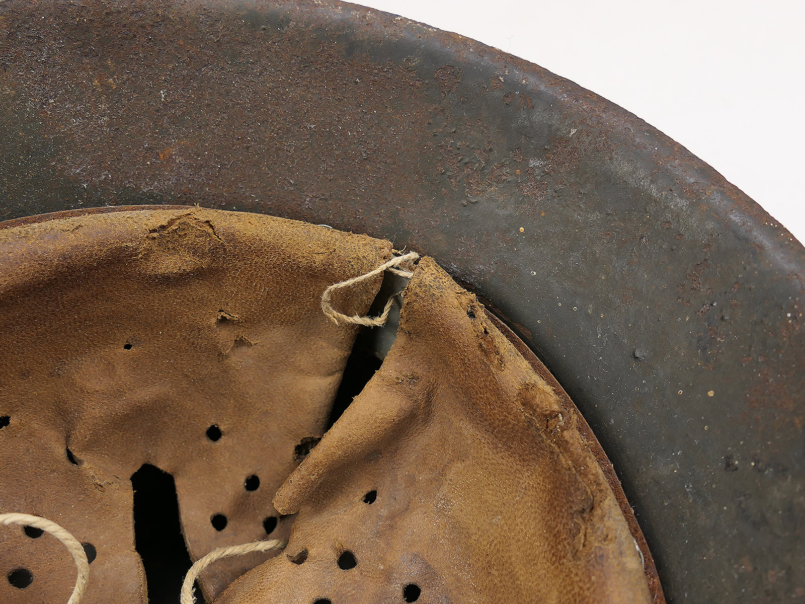 Wehrmacht SD M42 steel helmet with helmet lining and chin strap – ORIGINAL FIND FROM A BARN