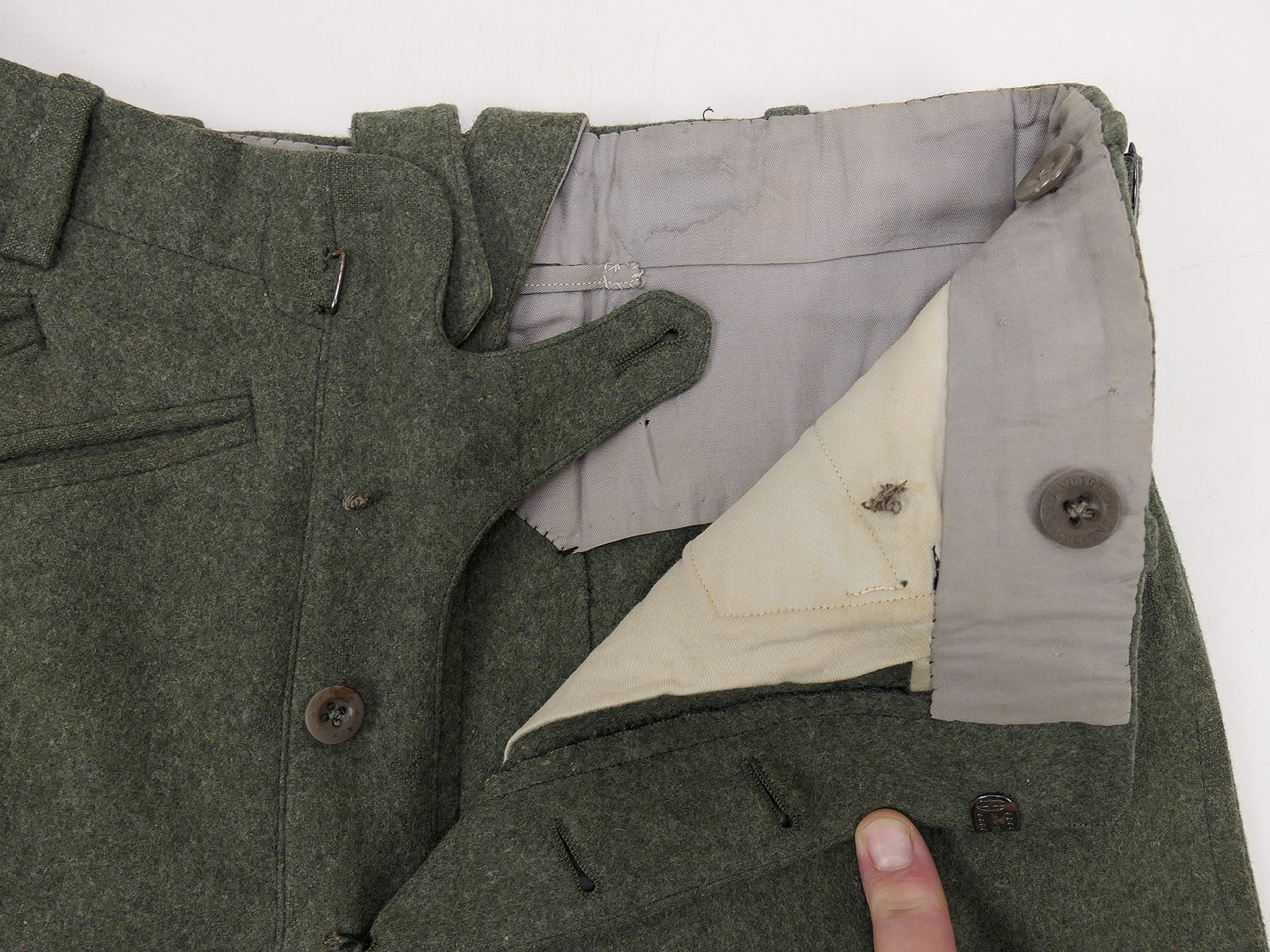 Original Wehrmacht Officer’s Field Jacket M36, Captain, Artillery, complete with breeches – COLLECTION