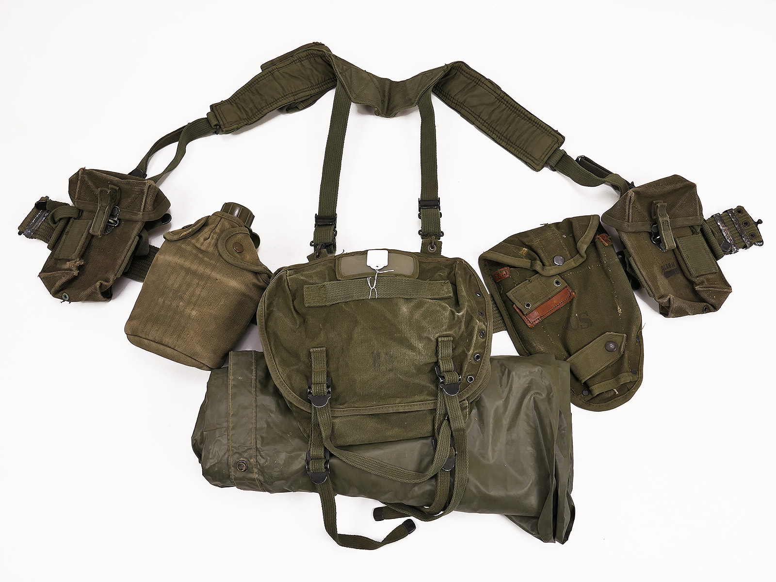 #JJ/ US Army Vietnam Assault Kit M-1956 Pack - Pistol Belt Bags, Magazine Pouches, Buttpack, PONCHO Suspenders 