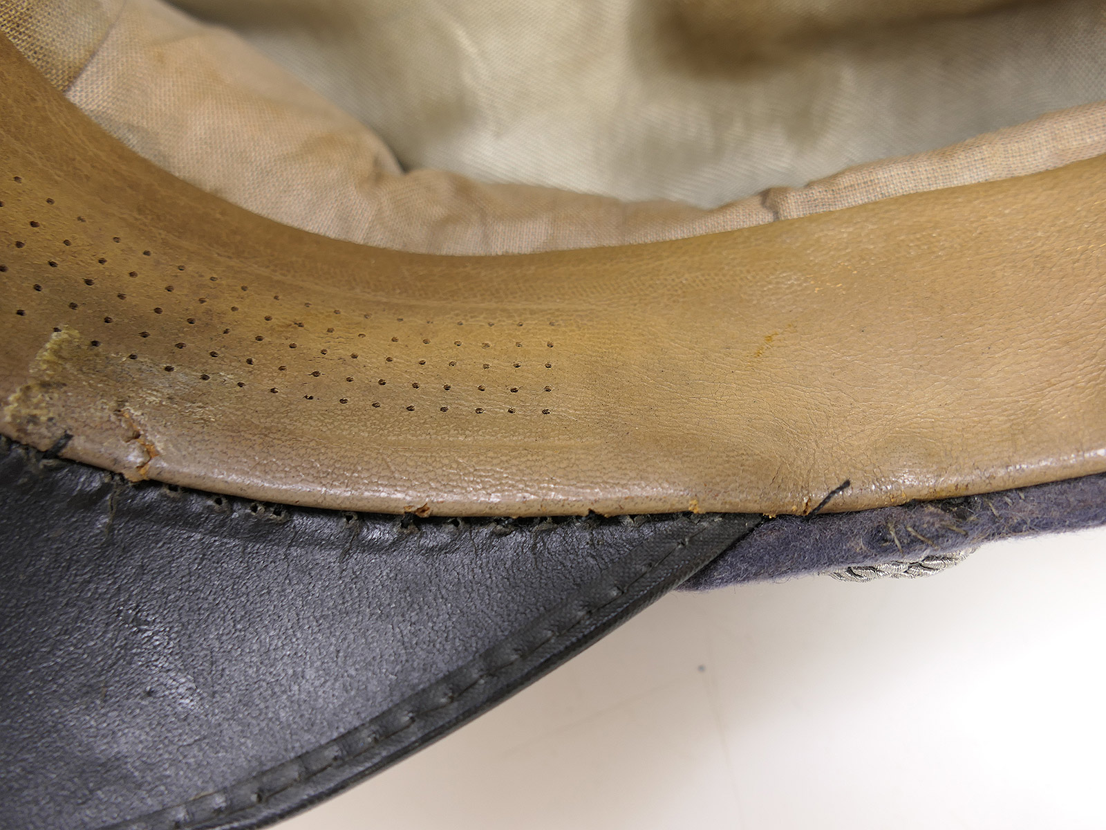 Original LUFTWAFFEN officer’s peaked cap with hand-embroidered details – COLLECTION