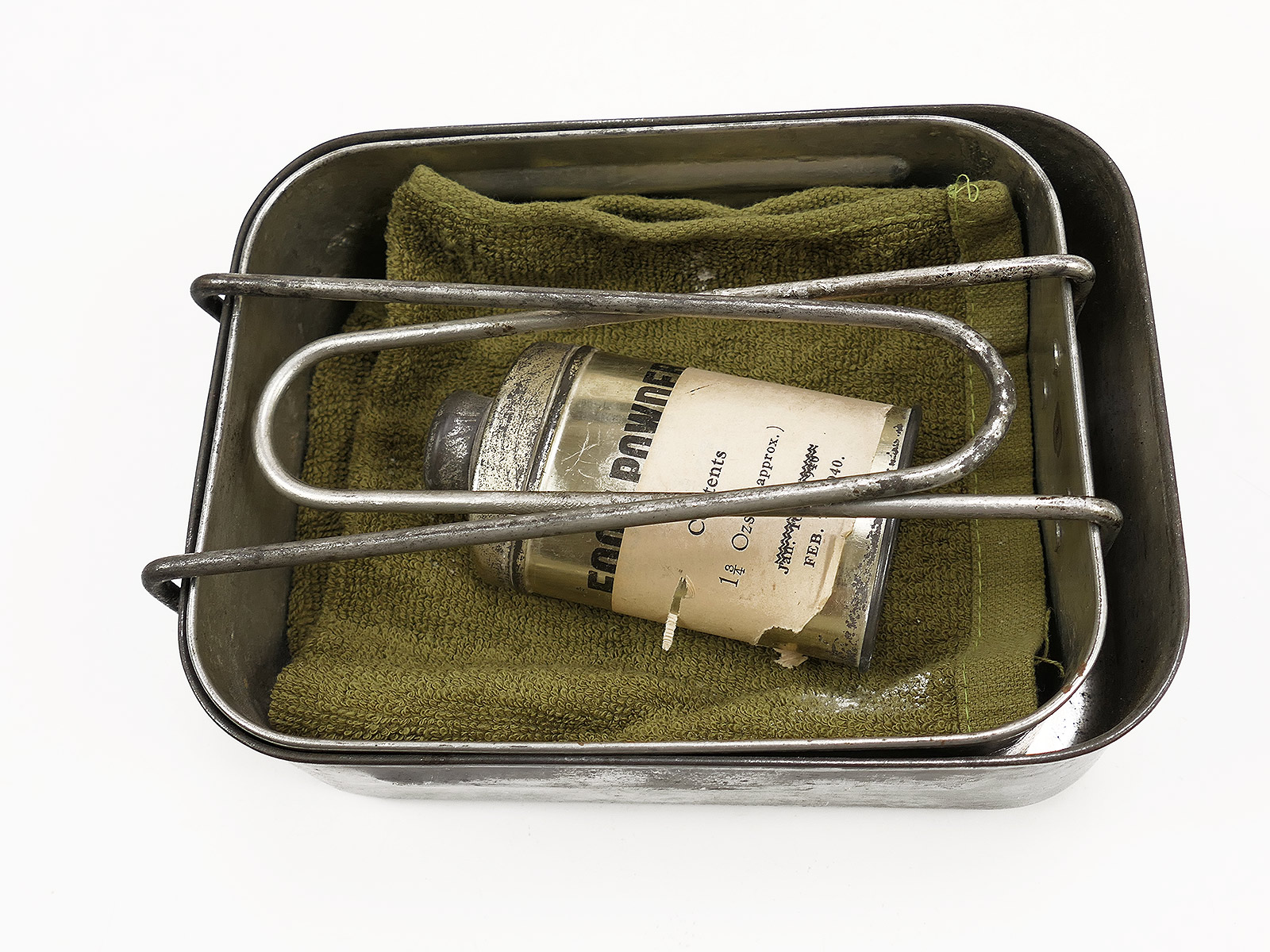 1943 England GB WW2 Set: Mess kit, tableware, cookware (top and bottom sections) + foot powder