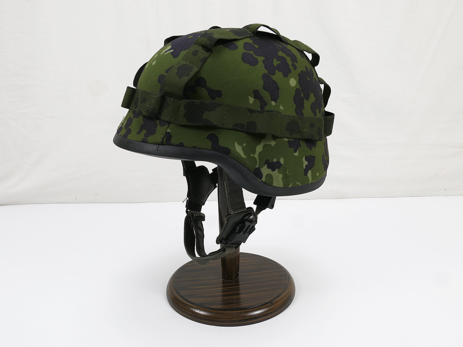 #3/ CGF Gallet Combat Helmet Denmark combat helmet + helmet cover size medium #3/ CGF Gallet Combat Helmet Denmark combat helmet + helmet cover size medium