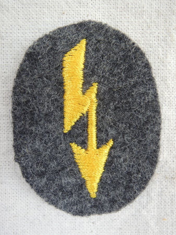 Wehrmacht Blitzmädchen news assistant radio lightning for shuttle small badge
