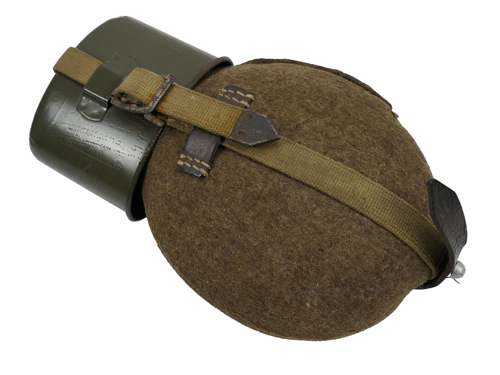 Wehrmacht MN42 canteen with steel cup – TOP COLLECTION, BATTLE-WORN