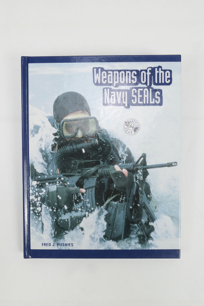 Book - Battle Gear WEAPONS OF NAVY SEALS - Fred J. Pushies