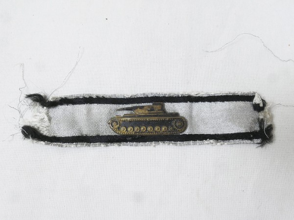 Panzervernichtungsabzeichen silver / special badge for the down fighting of tank combat vehicles