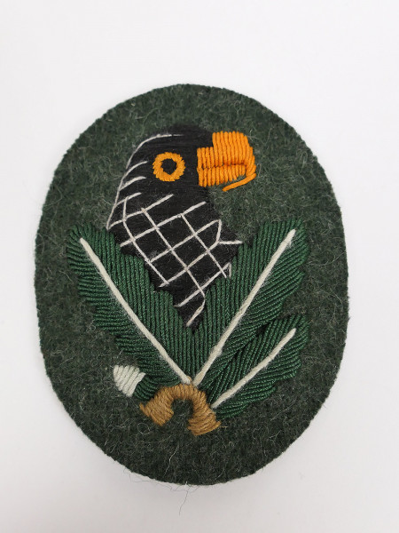 Sniper badge embroidered on green cloth sleeve badge