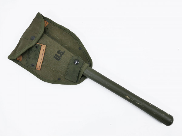 US ARMY Korea / Vietnam folding spade with M-1956 pocket entrenching tool
