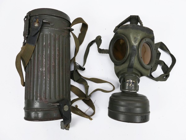 Wehrmacht Marine Original Gas Mask + Filter in Gas Mask Case with Rubber Strapping ebd Carrier Name