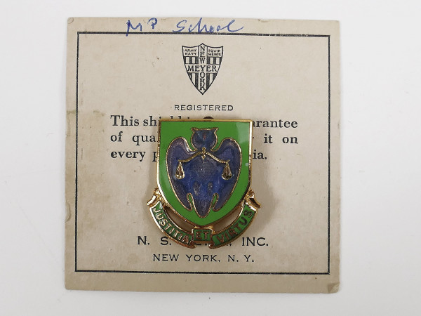 US WW2 Military Unit Crests Insignia MILITARY POLICE TRAINING SCHOOL Pin Medal Badge Badge