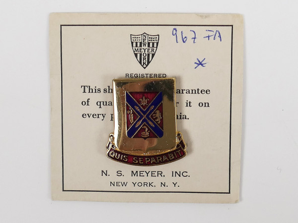 US WW2 Military Unit Crests Insignia 688th Field Artillery Battalion DI DUI Pin Medal Badge Badge