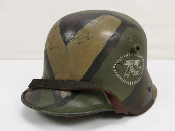 Einzelstück - WK1 M16 Mimikry Stahlhelm MG-TRUPP Tarnhelm mit Innenfutter und Kinnriemen Gr.59/60