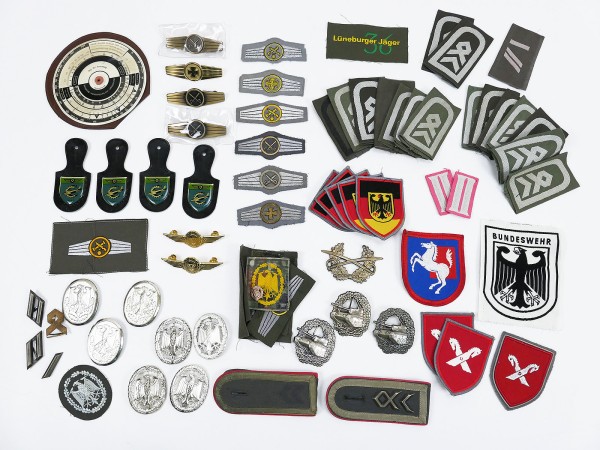 Mixed lot Bundeswehr badge beret badge activity badge > 60 parts VIEW