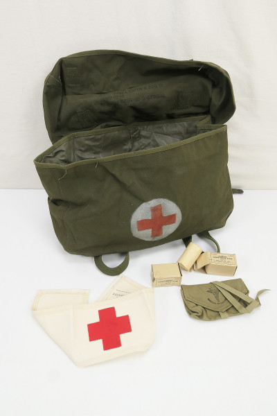#US Pack Field Cargo M-1945 Medic bag with contents Red Cross Red Cross dressing kit
