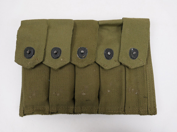 Original US WW2 MP Thompson magazine pouch with 3 replica magazines