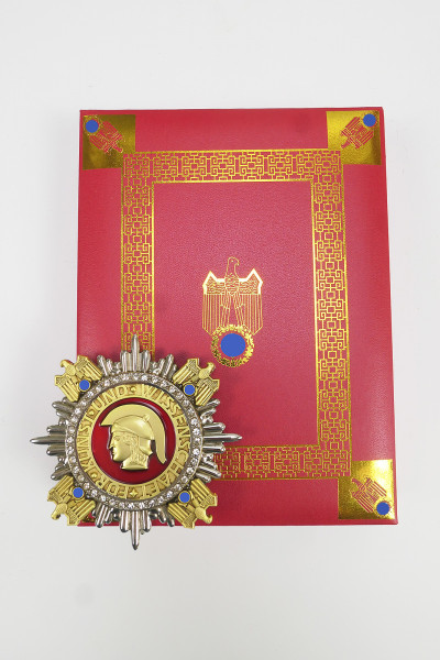 Breast Star German National Prize for Art and Science in large case