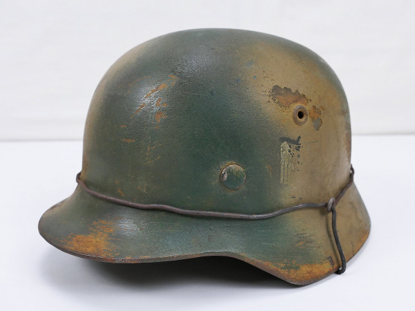Wehrmacht camouflage steel helmet M40 ET64 with helmet lining from museum