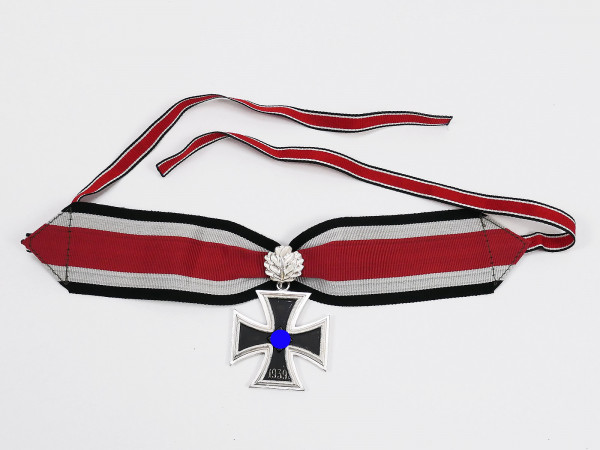 Wehrmacht Knight's Cross of the Iron Cross 1939 with oak leaves and collar ribbon